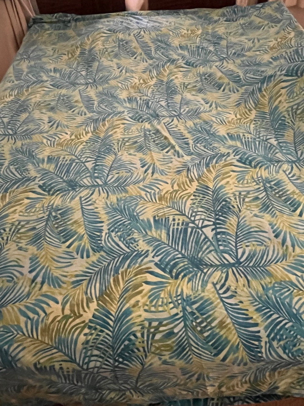 Queen sheet table cloth cover Hawaiian design leaves pattern